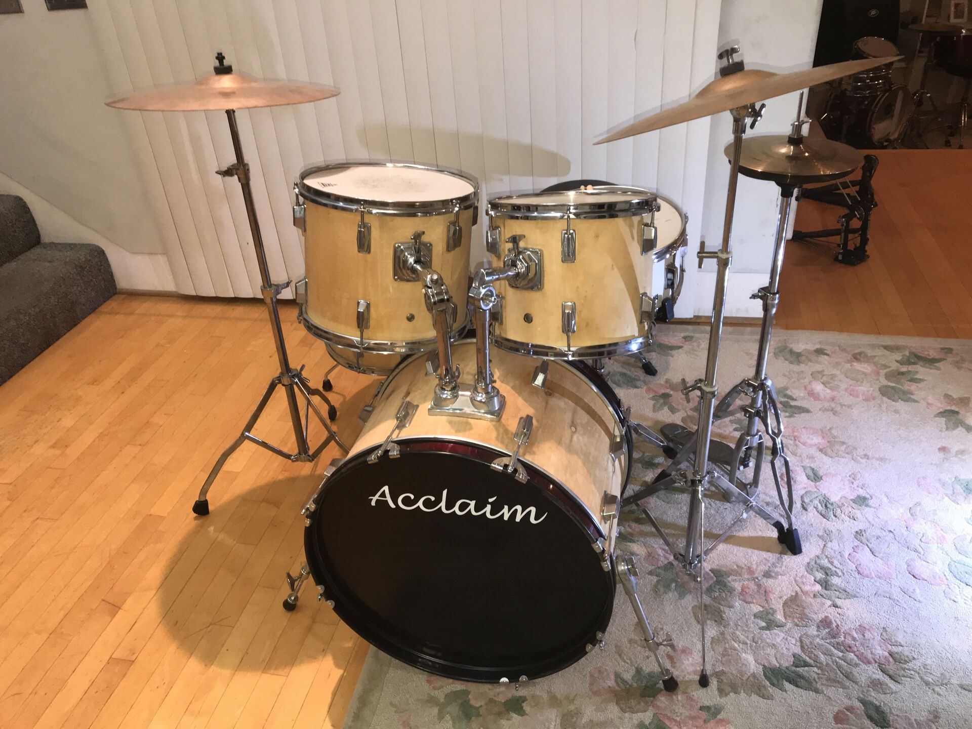 Acclaim 5 piece drum set complete with Zildjian cymbals and stands for Sale in Montclair CA OfferUp