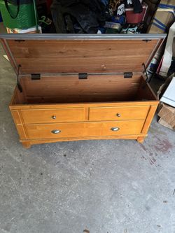SOLID PINE CEDAR LINED BLANKET CHEST 
