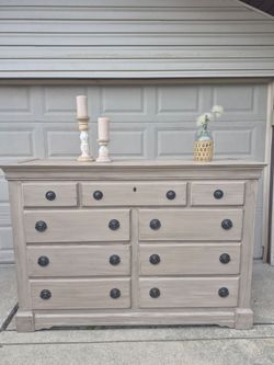 Refinished Bassett Furniture Large 9 drawer dresser/Tv Stand