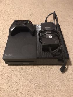 Xbox ONE (500GB) w/Controller