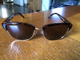 Women’s Foster Grant sunglasses