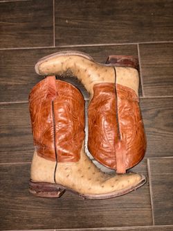 Authentic Avestruz boots labeled Size 9