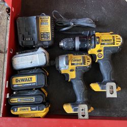 Dewalt 20v Max 1/2 Hammer Chuck Drill And 1/4 Hex Impact Driver 4 Batteries 2 Chargers