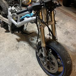 2001 suzuki sv650 / gsxr front end CLEAN TITLE rolling frame    Clean title pink in hand  Gsxr front end with Hal effect sensor on it   New front and 