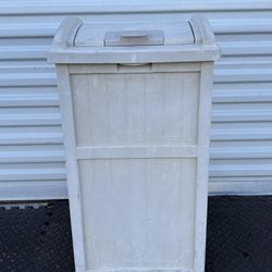  Outdoor Trash Can with Lid - 30 Gallon    