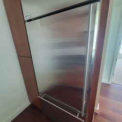 Monogram 36" Built-In Refrigerator