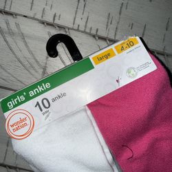 New- ankle socks $6 size large 4-10 girls (10 Pack)