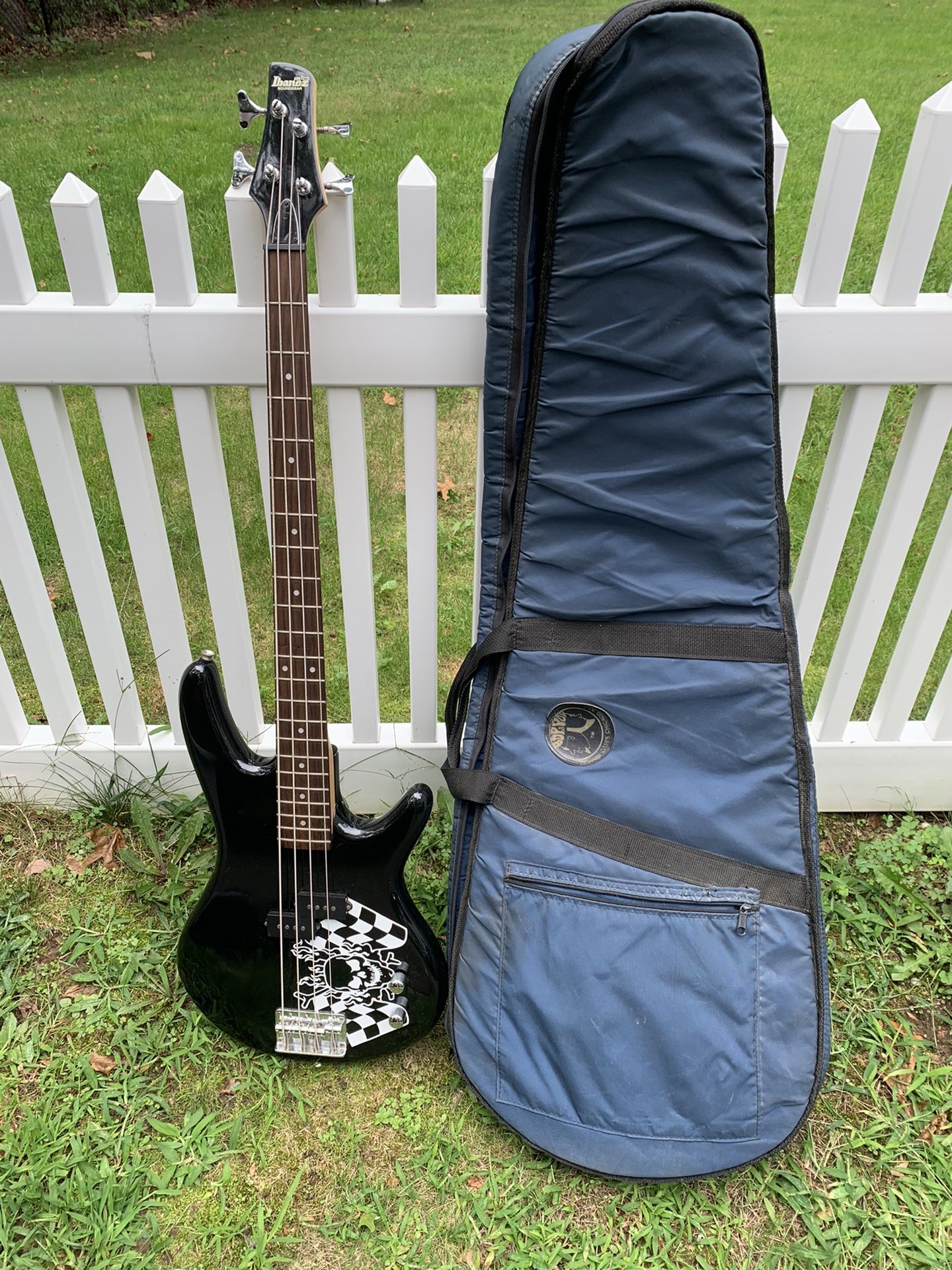 Ibanez Gio Soundgear GSR 100 Bass Guitar Skull Fire Design Gig Bag