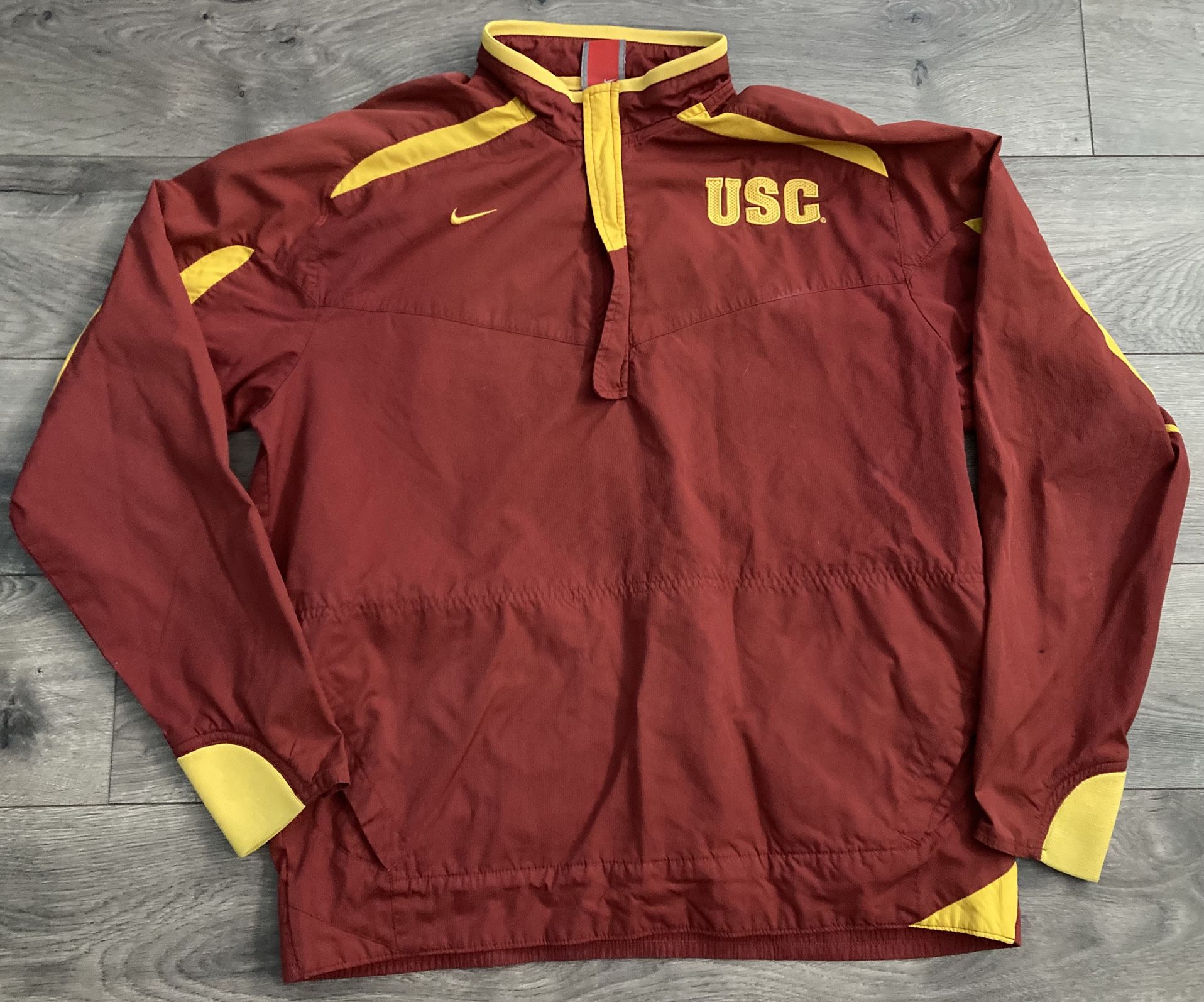 NIKE FIT STORM USC Trojans Windbreaker Jacket Small Pullover 1/4 Zip Activewear