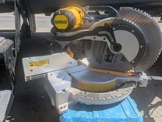 DeWalt Compound double bevled Miter Saw