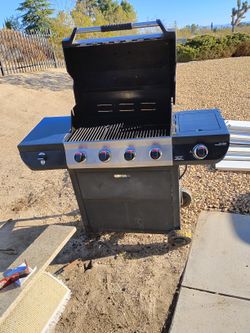 Gas Bbqgreat Condition Comes With Itinsils And Propane Tank