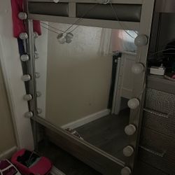 Large Dresser Mirror With Lights