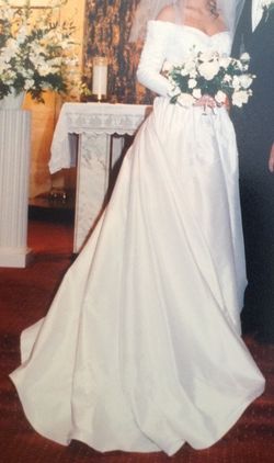 Size 8 off white wedding dress