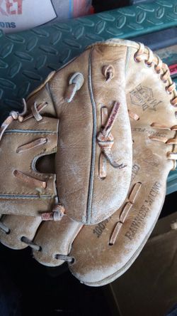 Baseball glove