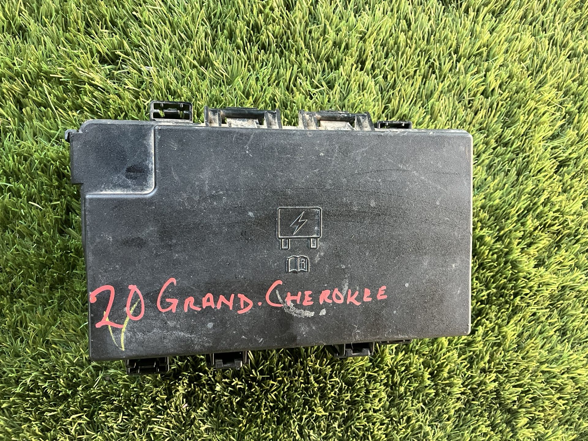 2020 Jeep Grand Cherokee Fusebox Fuse Box Parts