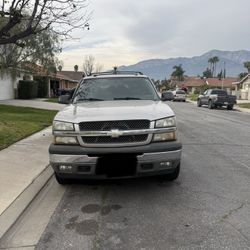 2005 Chevy Avalanche $7000