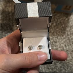 1/5 CT. T.W. Multi-Diamond Flower Stud Earrings in 10K White Gold