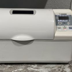Zojirushi Home Bakery BBCC-V20 Bread Maker Machine 2lb Double Paddle