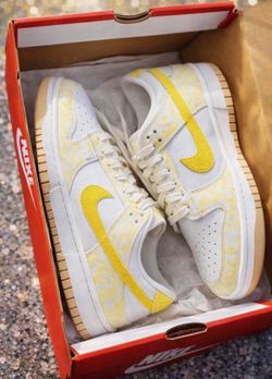 Nike Dunk Low Yellow Strikes