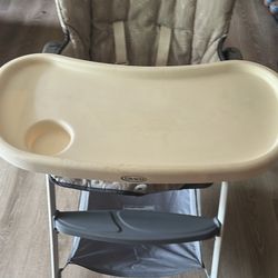 High Chair Graco Slim Snacker Like New Used Once Very Clean Light Weight 