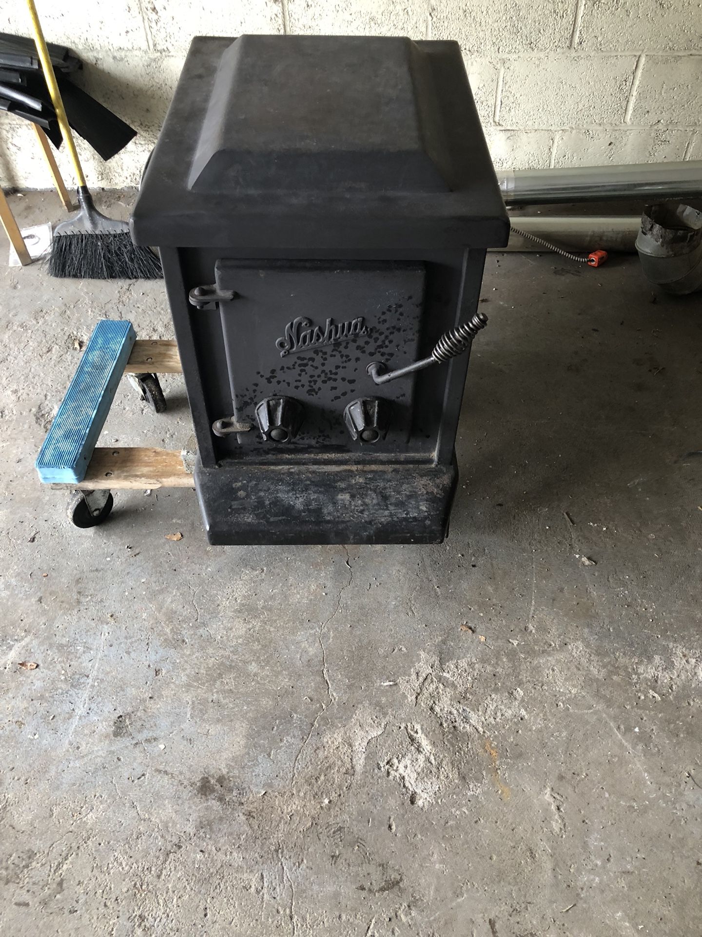 Nashua wood stove with blower