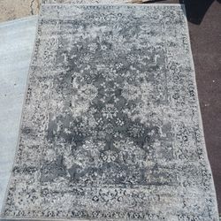RUG 3.5'-5' Feet 