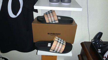 Size 41/8 men’s 41/10 womens Burberry check slides