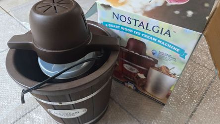 Electric ice cream maker