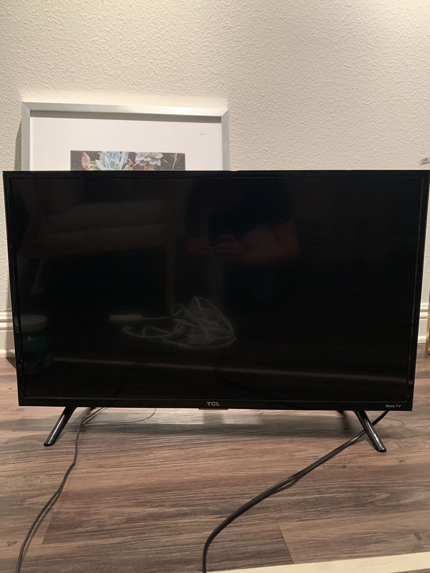 33 inch TCL smart flatscreen tv