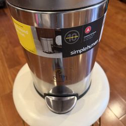 Simple human  Bathroom Trash Can 4.5liter