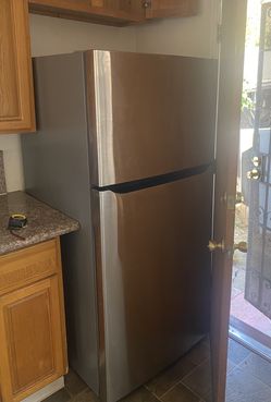 Stainless steel LG Refrigerator size: 31 inch
