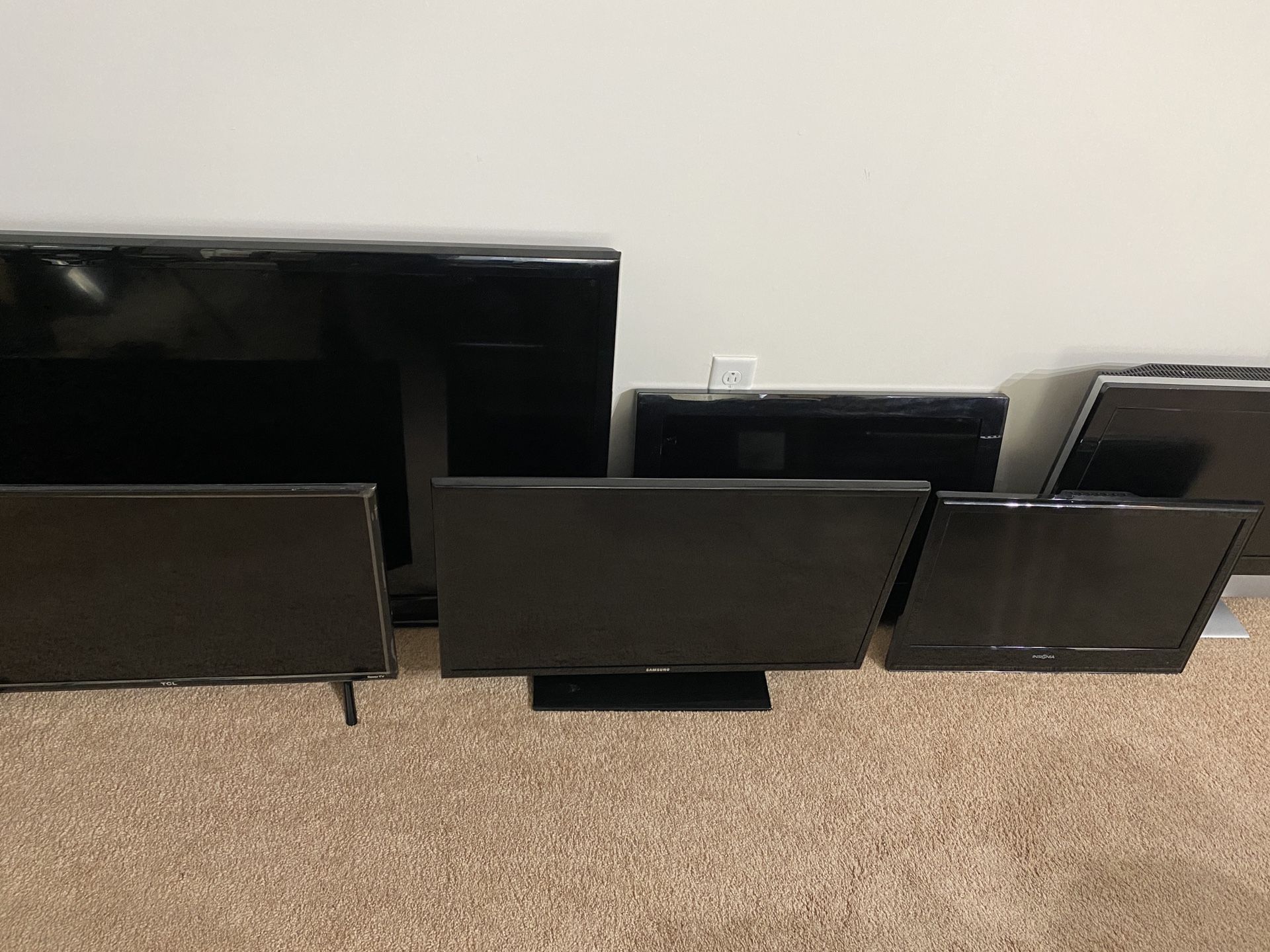 6 TVs Flat Screen Samsung TCL Insignia