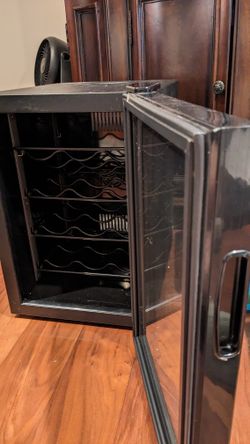Wine Cellar Or Cooler 12 Bottle Only Plugged In A Couple Of Times And Never Used Some Scratches On Outside