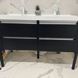 Bathroom vanity 