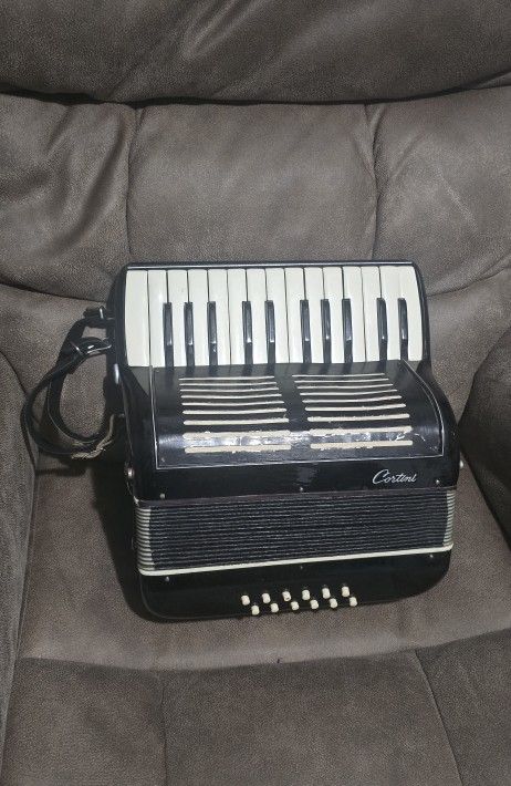 ACORDEON, ACORDION, ACCORDION $299 OBO