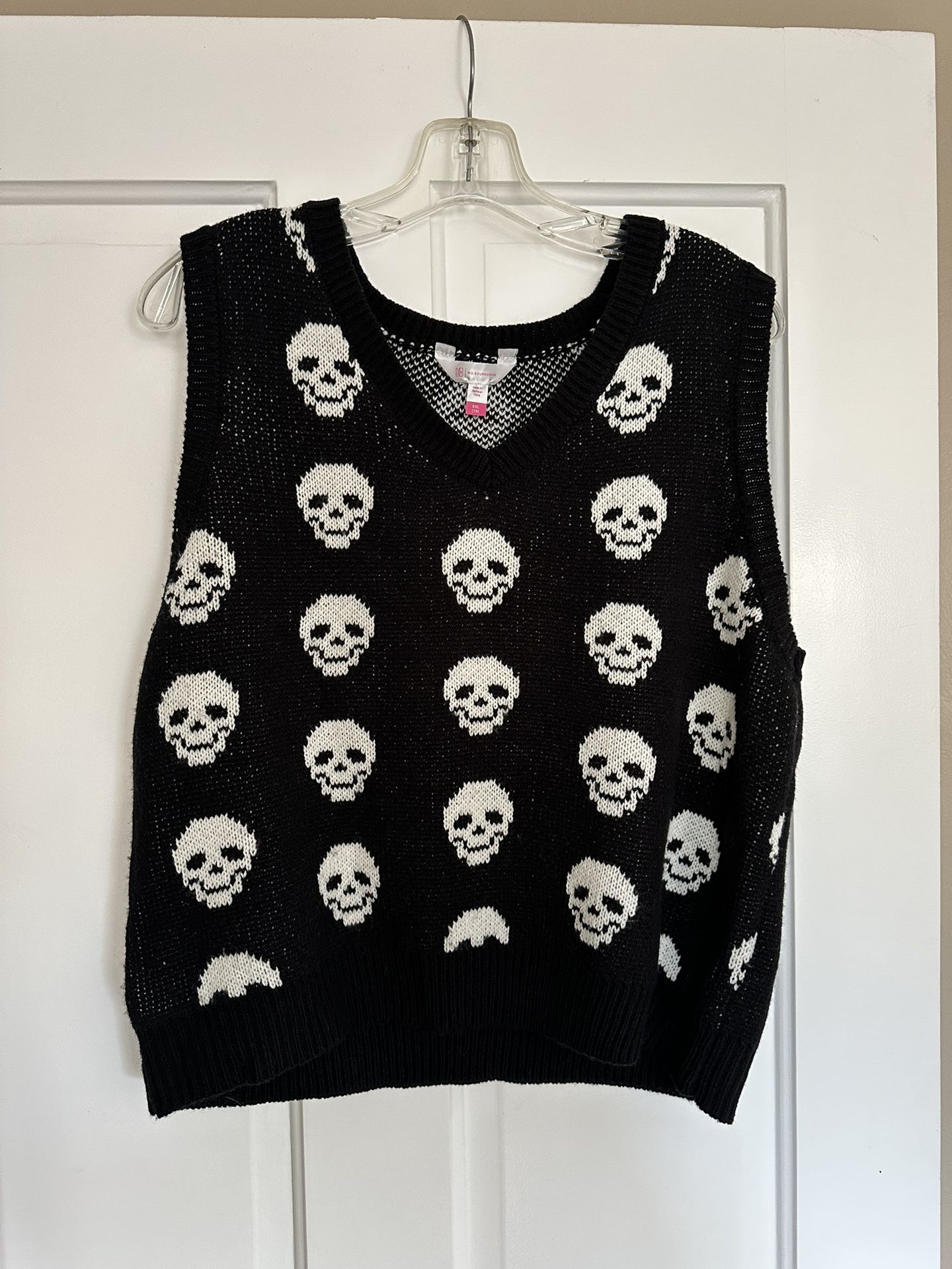 Women’s Junior XXL Skull Sweater Vest 