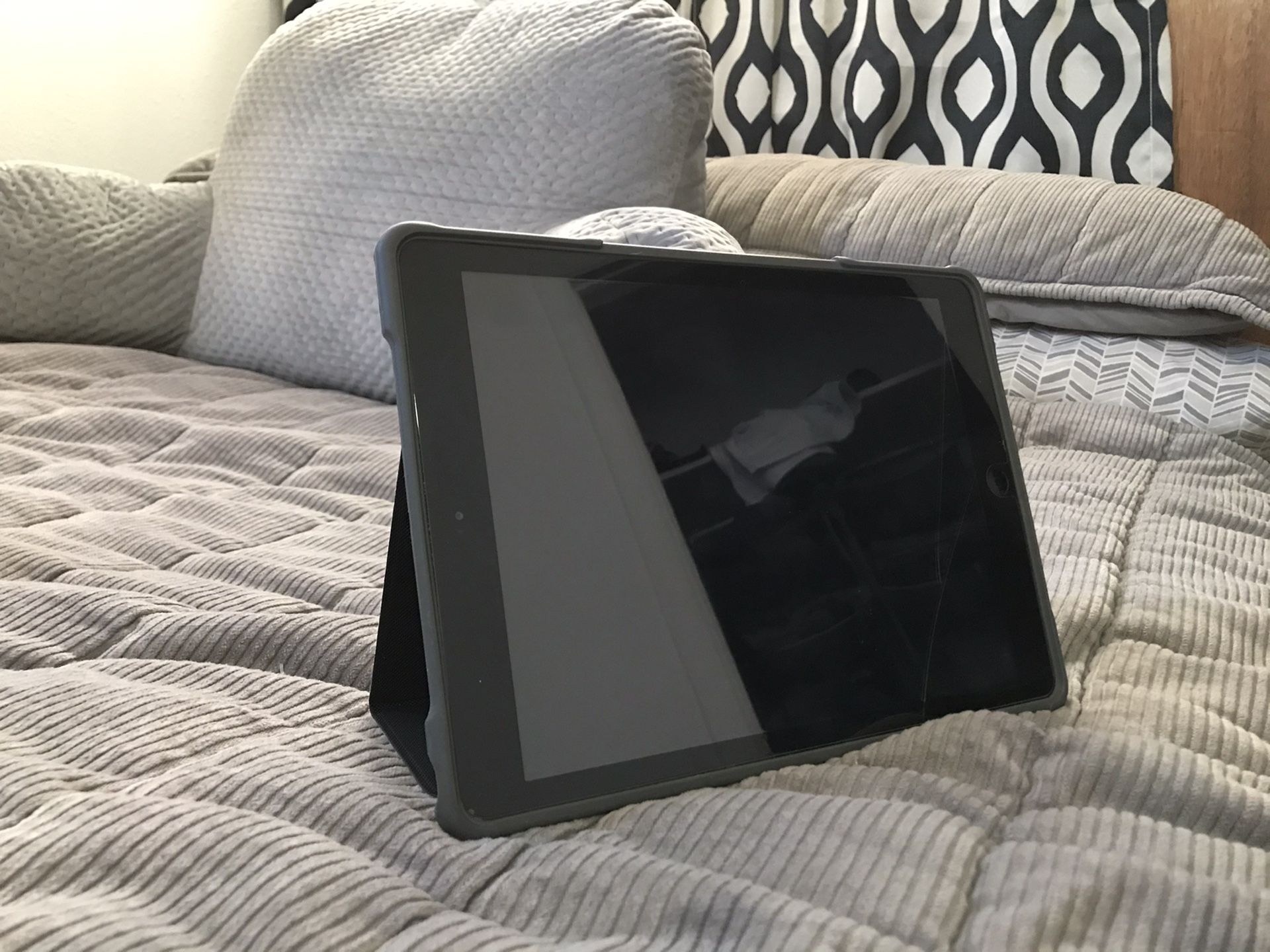 Apple 10.5in iPad, 3rd gen, 64gb, WiFi