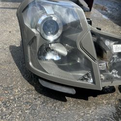2005 Cadillac Headlights 