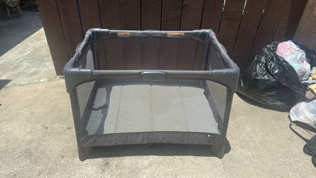 4Moms pack and play