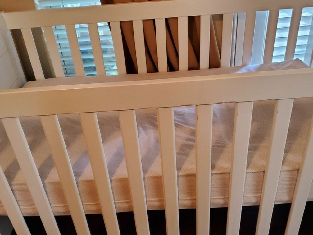 Baby Crib plus toddler bed with mattress
