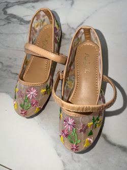 Girl shoes