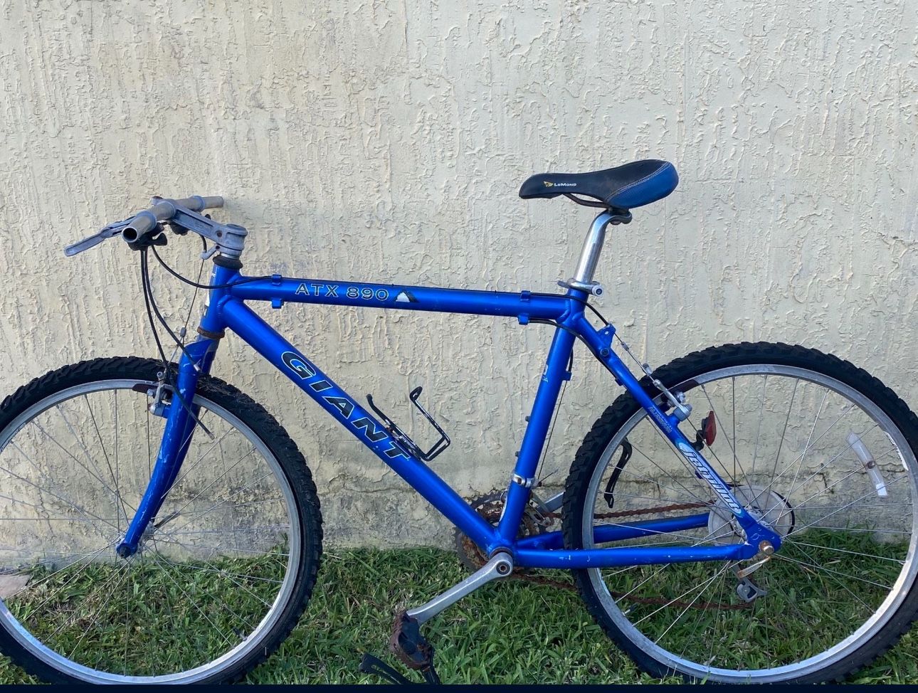 Old School Giant ATX 890 Mountain Bike Very Light