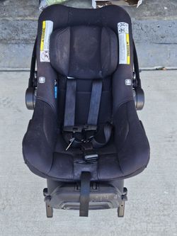 Nuna Carseat with base