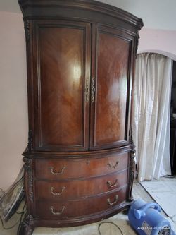 Large Solid Wood Armoire / Entertainment Center – Beautiful Traditional Style