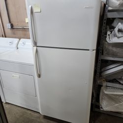 Frigidaire White Top Freezer Fridge 17cf 