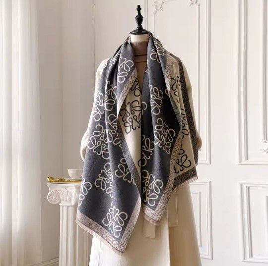 Loewe Winter Scarves (Gray)