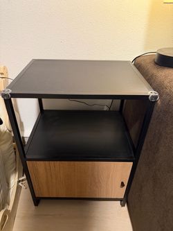 Nightstand / Side table