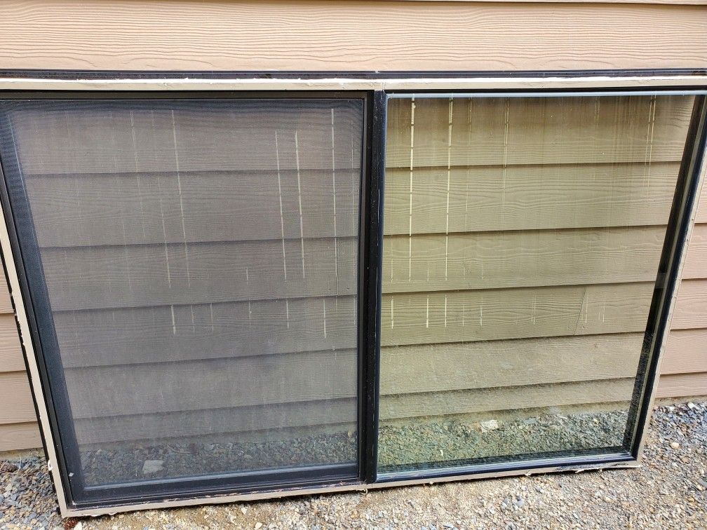FREE - Aluminum window - W 72" x H48"(x1) (Bothell)
