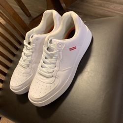 Levi’s  White 8.5