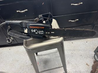 Remington Electric Chainsaw 14” Bar. Works As It Should.